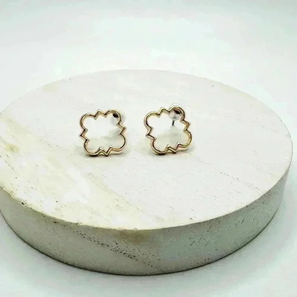 Chloe Clover Stud Earrings 18k Gold Plated Earrings in Gold - Picture 1 of 5